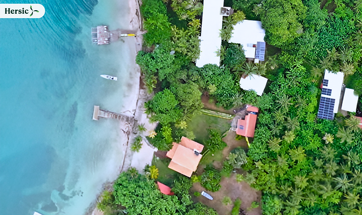 Sistema solar aislado para isla autosuficiente con energía renovable