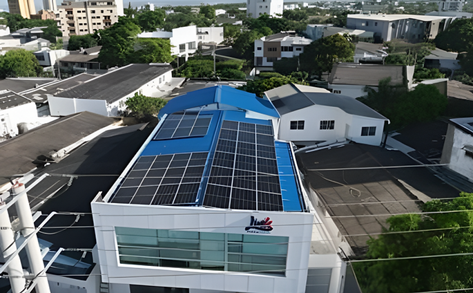 Parque solar instalado para empresa del sector manufacturero en Colombia