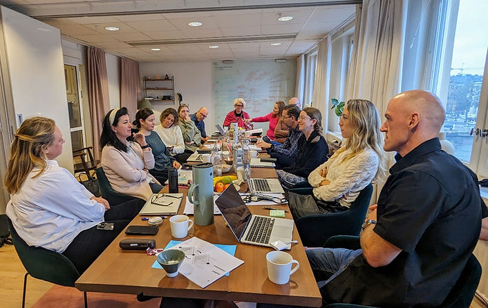 ROUND TABLE