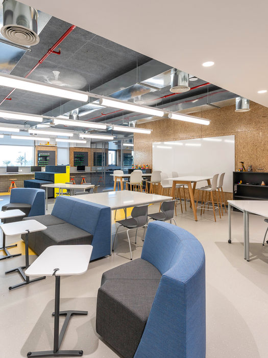 Flexible classroom, seminar, staff, breakout and outdoor learning solutions, including furniture,
custom whiteboards, acoustic writing surfaces and integrated teacher-board technology.
