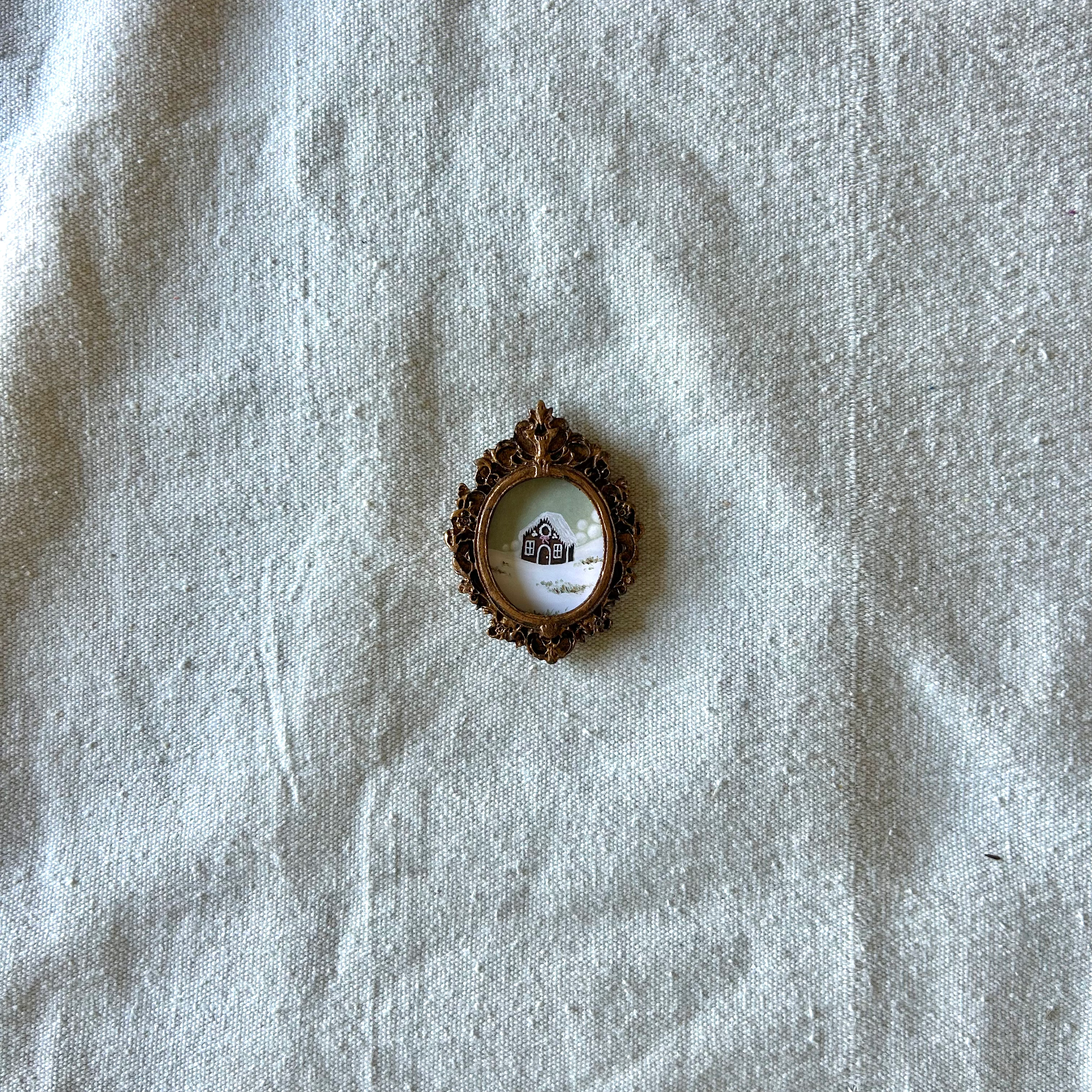 Mini Gallery Magnet, “Gingerbread Cottage”