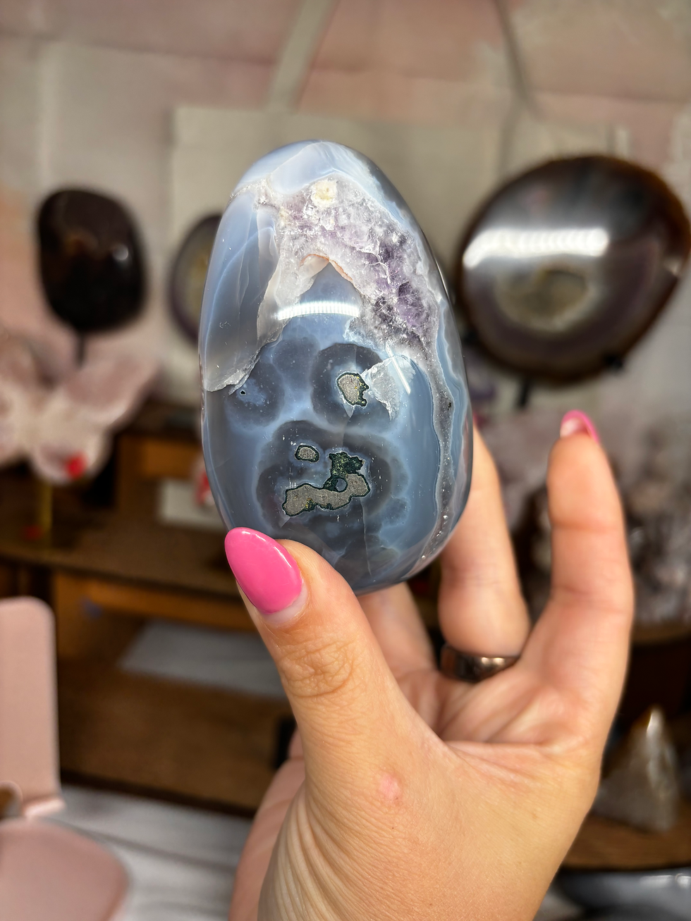 Thumbnail: Agate Egg with Amethyst