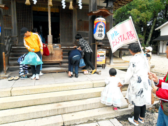 神社探検隊に参加した子どもたち