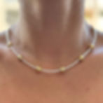 moderno y vanguardita collar oro y plata