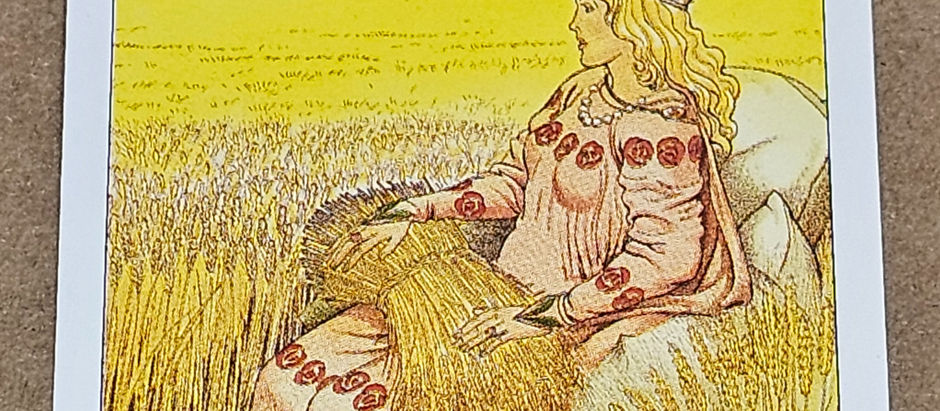 🌙 Monday – Mindful & Magical - Tarot With Me: The Empress