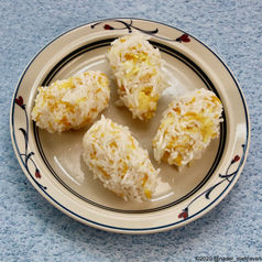 Bitesize mixture of Persian steamed rice and crunchy rice