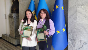 Вітаємо наших медсестер із отриманням відзнаки!