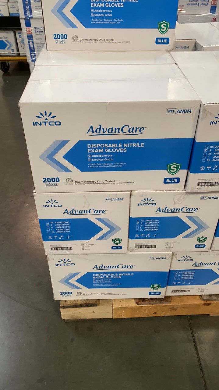 Nitrile examination gloves