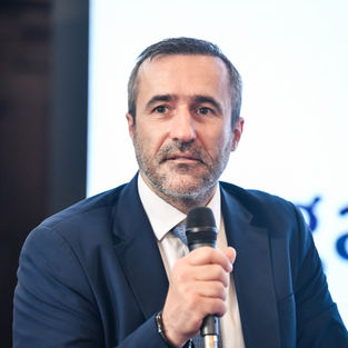 Efectele OUG 32/2026 privind muncitorii străini: Portalul este blocat, noua platformă este nefuncțională, iar agențiile nu se pot acredita