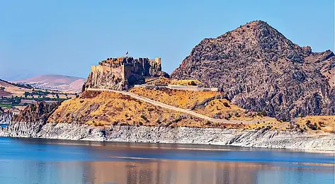 tunceli-pertek-kalesi
