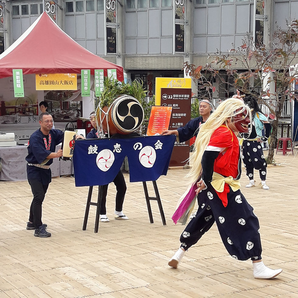 燈區表演