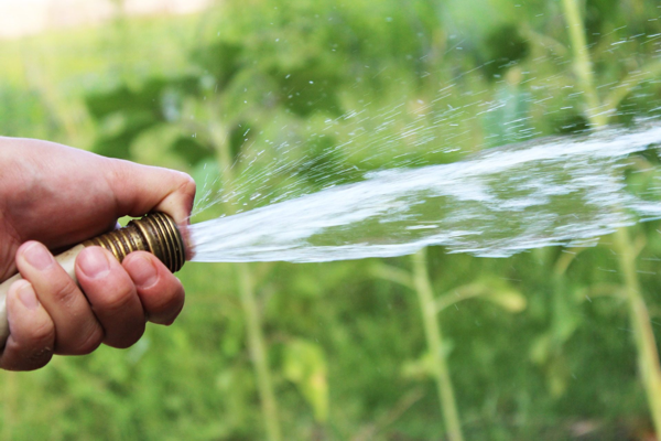 Water hose with thumb restriction spraying