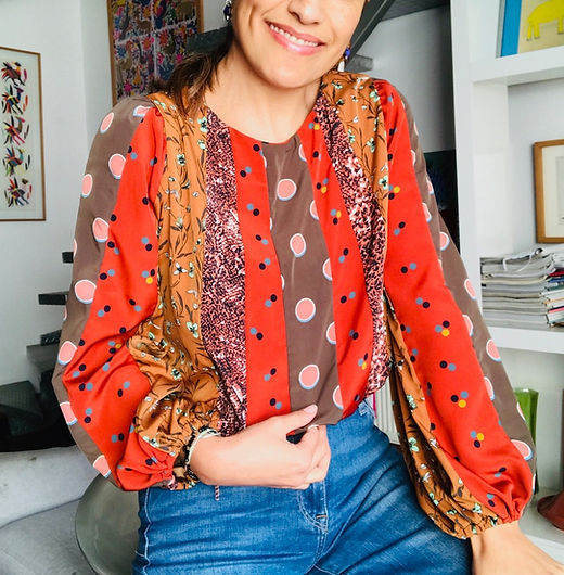 blusa roja manga abullonada