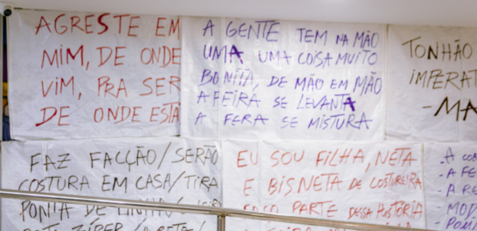 Painel poético com falas da feira. Foto por: Rebeca Rezende