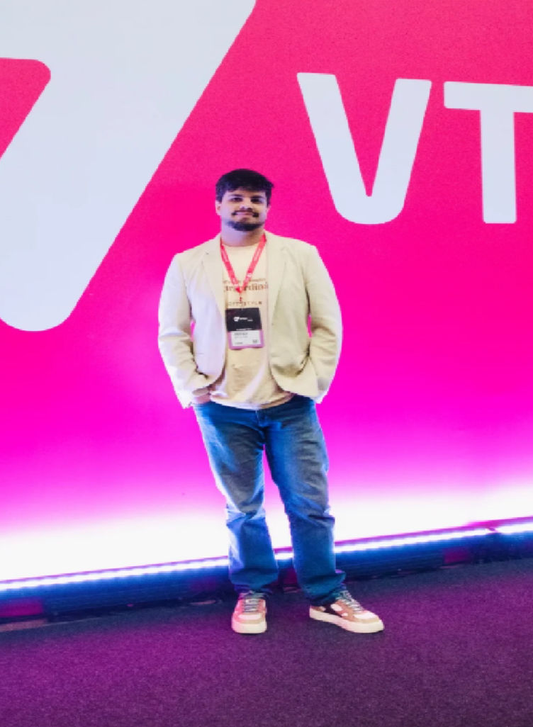 Participação no 16º. VTEX DAY, em 2025, em São Paulo. Ecommerce e tecnologia digital são os temas discutidos nesse megaevento de negócio e tecnologia, um dos maiores do mundo, atingindo um público de aproximadamente 25.000 pessoas por dia.