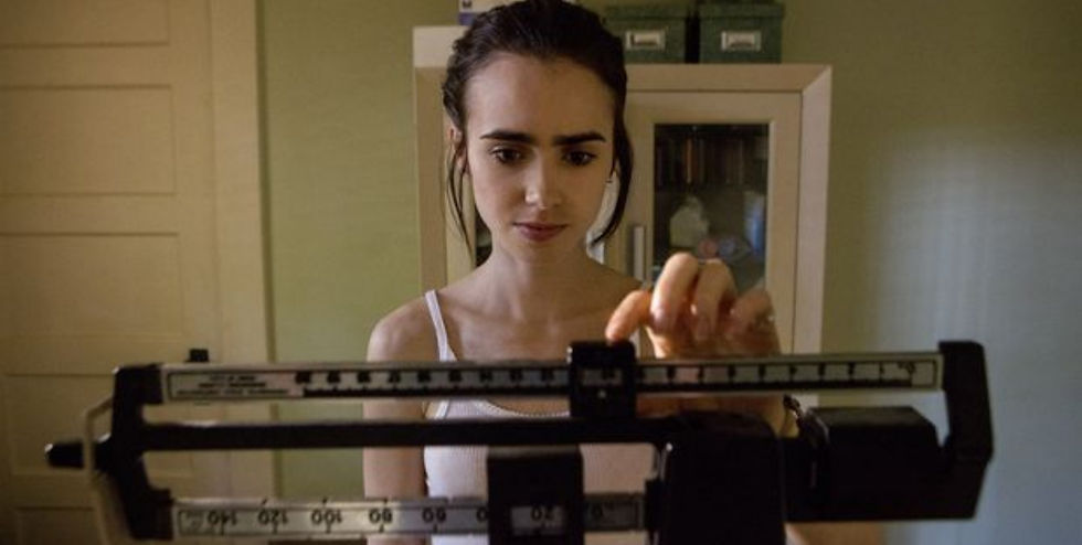 Cena de "O Mínimo para Viver" de Marti Noxon, Netflix (2017). Foto: Reprodução/Internet