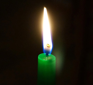 202131-1438x1184-greencandle_crop.jpg