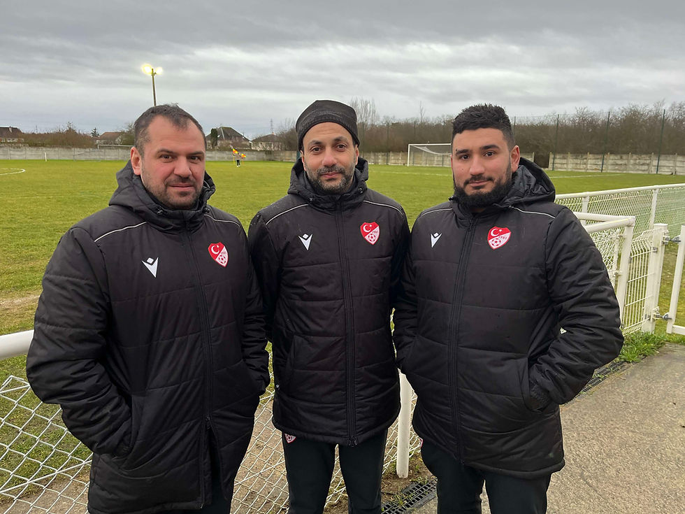 Dimanche 26 janvier, les Turcs de Châlette l’ont emporté face à la réserve de Pithiviers (1-0), dans un match très compliqué en D1 du district du Loiret. L’entraîneur, Fami Salhi (au centre sur la photo) revient sur cette victoire cruciale pour la suite de la saison.