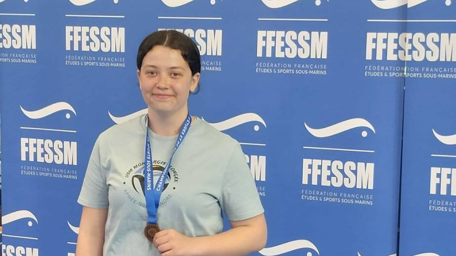 Sacre : la Montargoise Louna Bonneau championne de France junior d'apnée bipalmes