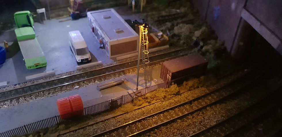 Thumbnail: N Gauge Period Double Yellow Yard Light