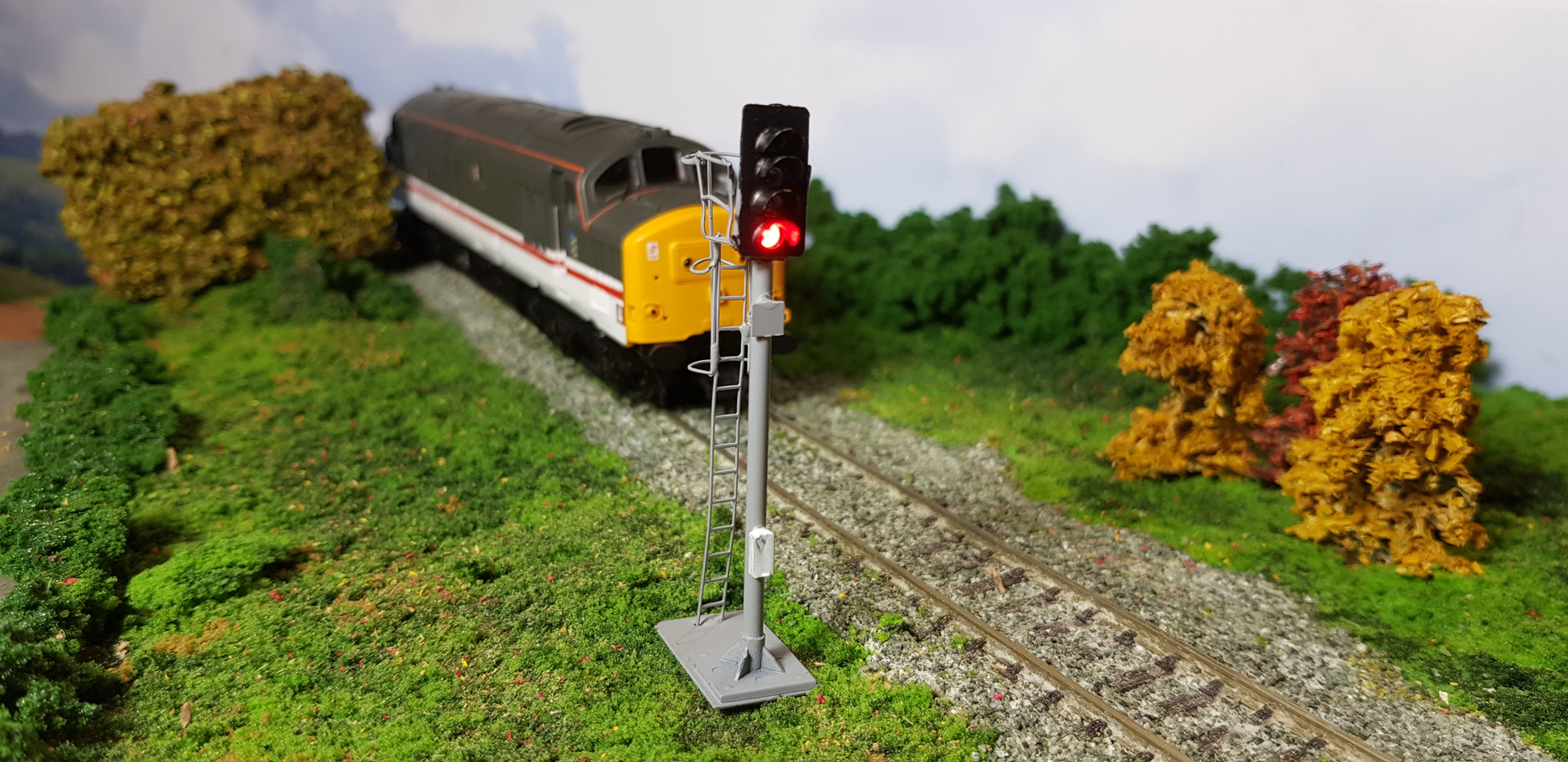 OO Gauge 4 Aspect Signal with Safety Cage