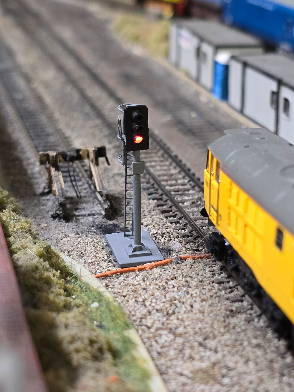 Thumbnail: N Gauge 3 Aspect Home Signal with Safety Cage