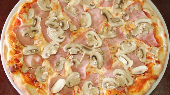 Pizza Prosciutto e Funghi