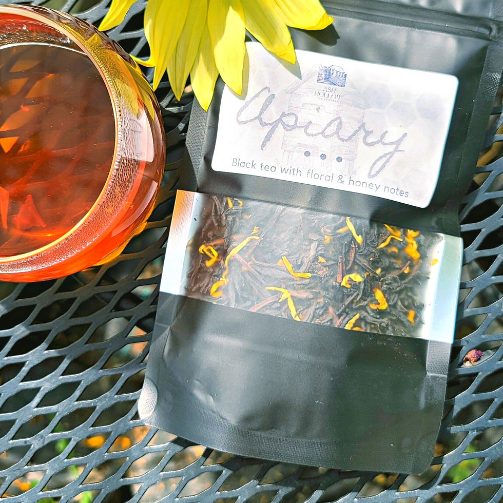 Miniatura: A tin of Apiary tea made with organic black tea, apricots, and calendula.