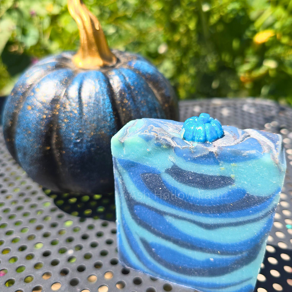 Miniatura: Our Blue Pumpkin Artisan soap bar, colored in various hues of blues.