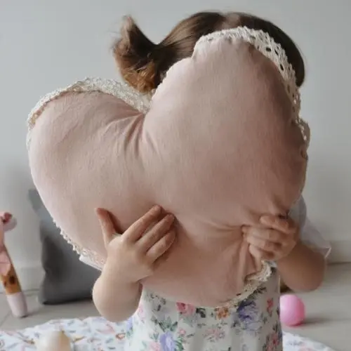 Miniatura: ALMOHADON CORAZON TUSOR LISO CON FLECOS UNISEX