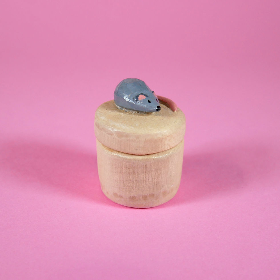 Miniature : Boite à dents sculptée