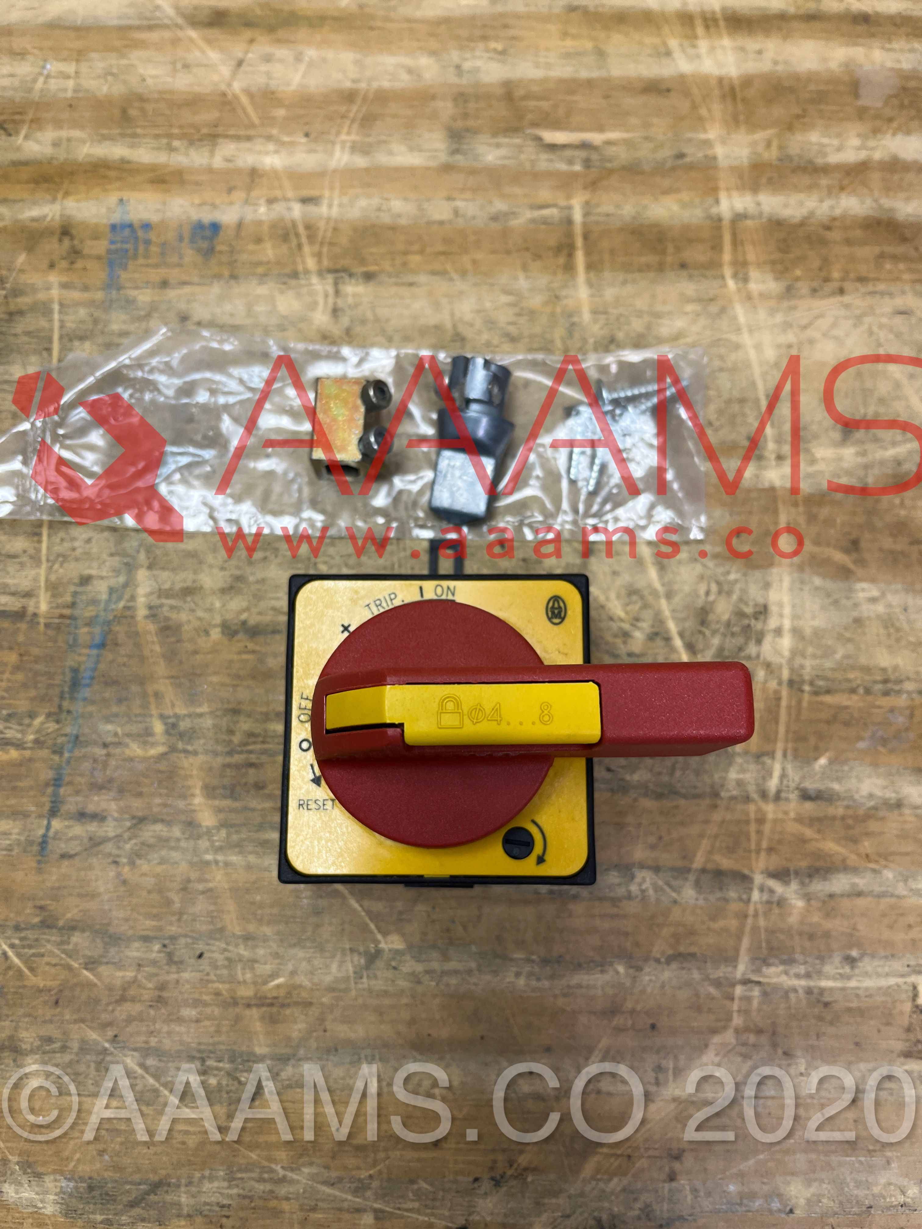 DOOR KNOB RH-MZM7     00.783.0261     NEW