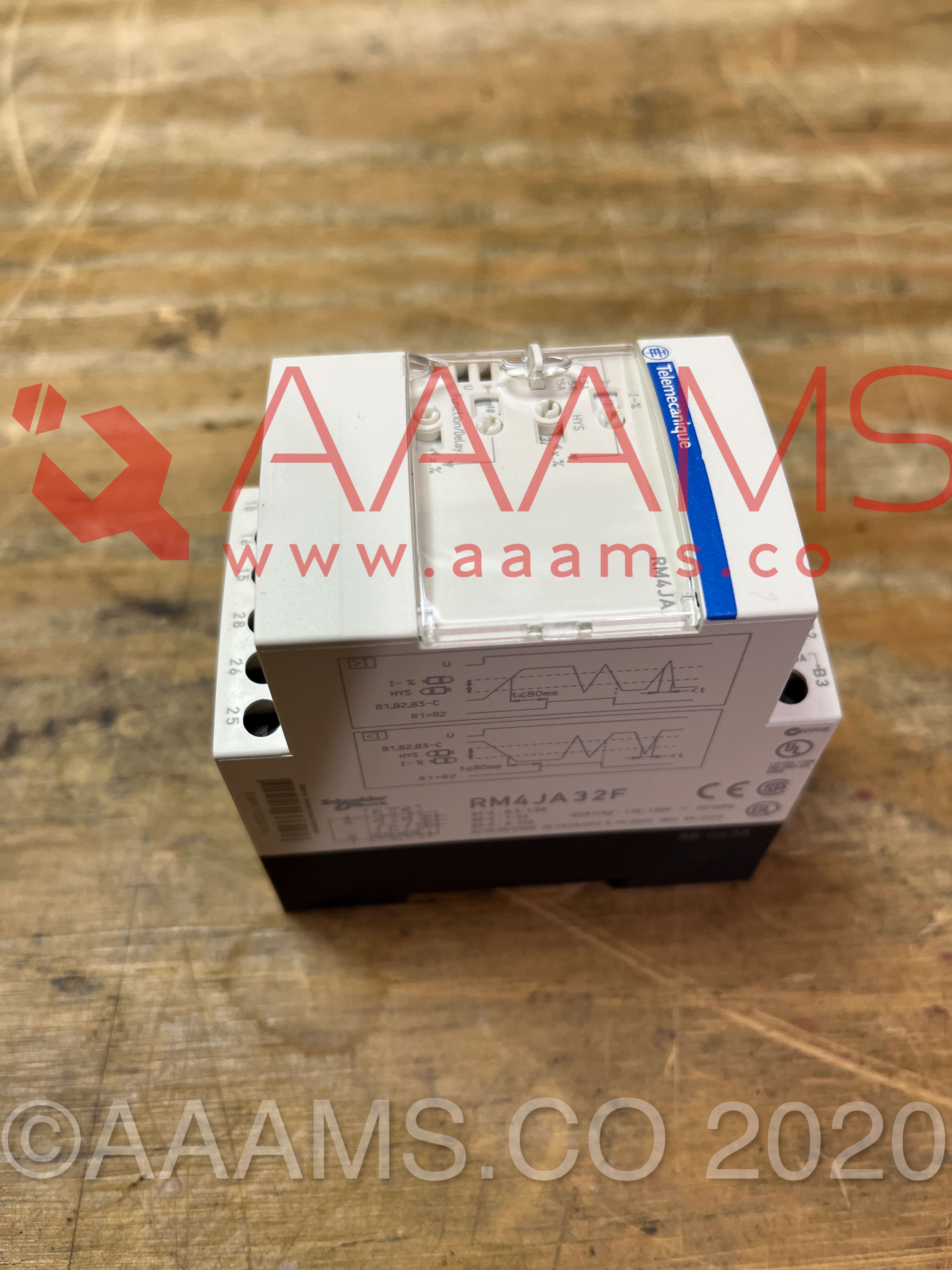 Telemecanique CURRENT RELAY 300V     RM4JA32F     NEW