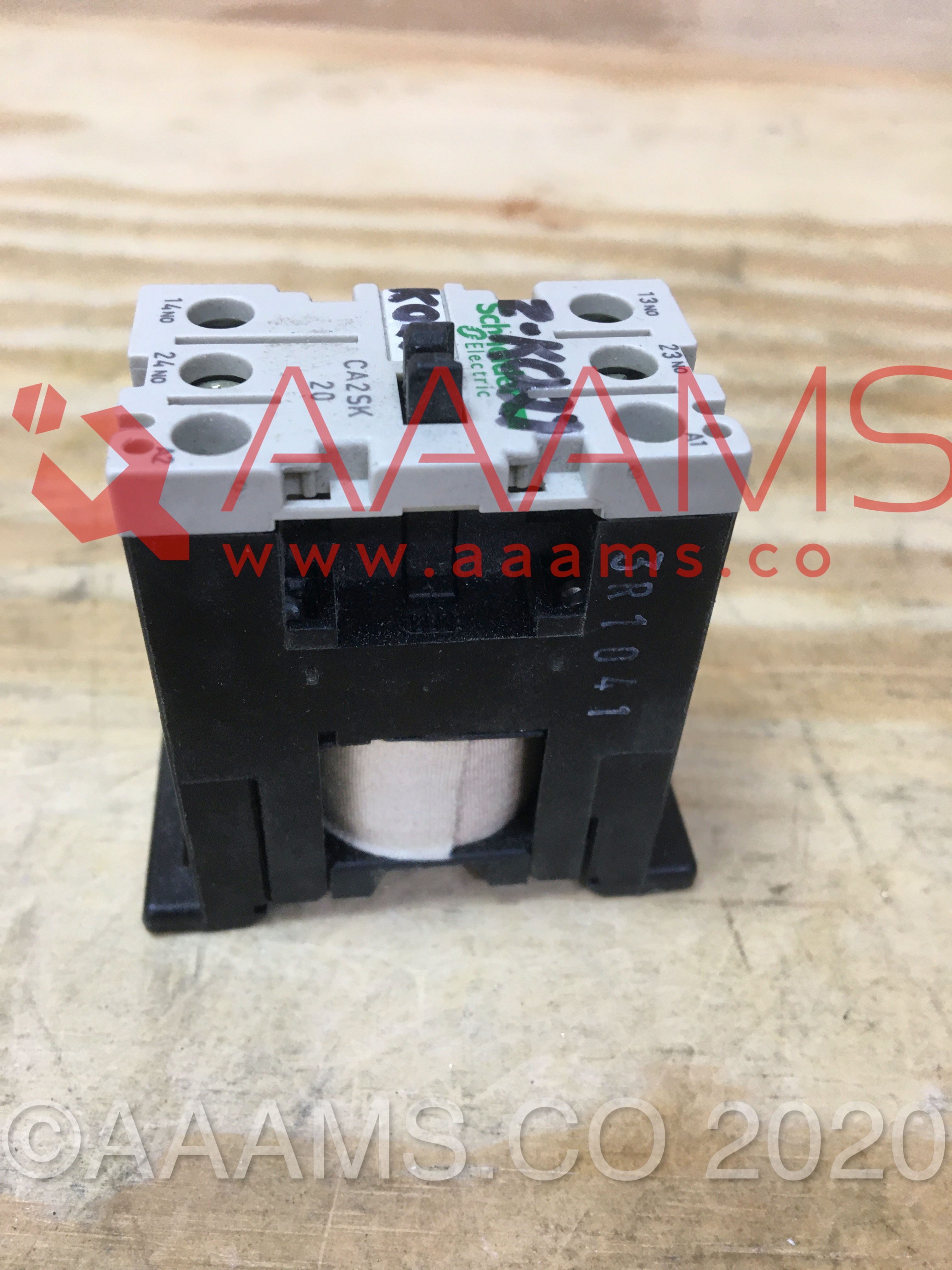 Schneider MINI CONTROL RELAY 10A 500v     CA2SK20     USED