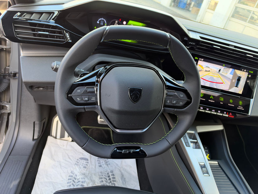 Peugeot 308 Hybrid 145 GT Exclusive - photo 13