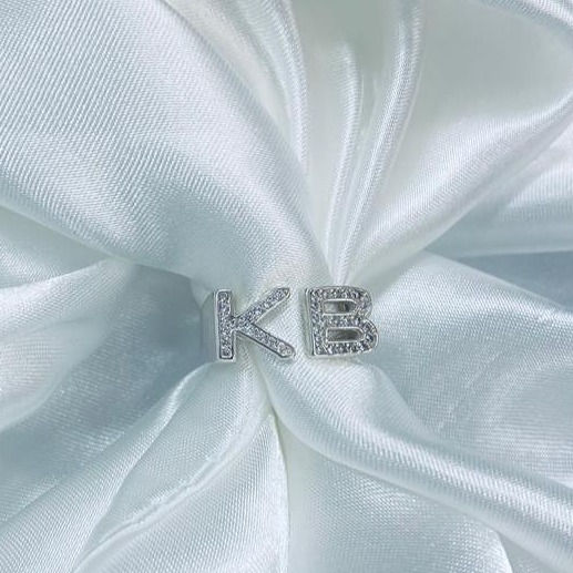 תמונה ממוזערת: טבעת אותיות מושלמת משובצת