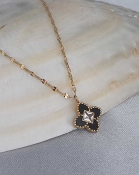 שרשרת פרח שחור לואיז