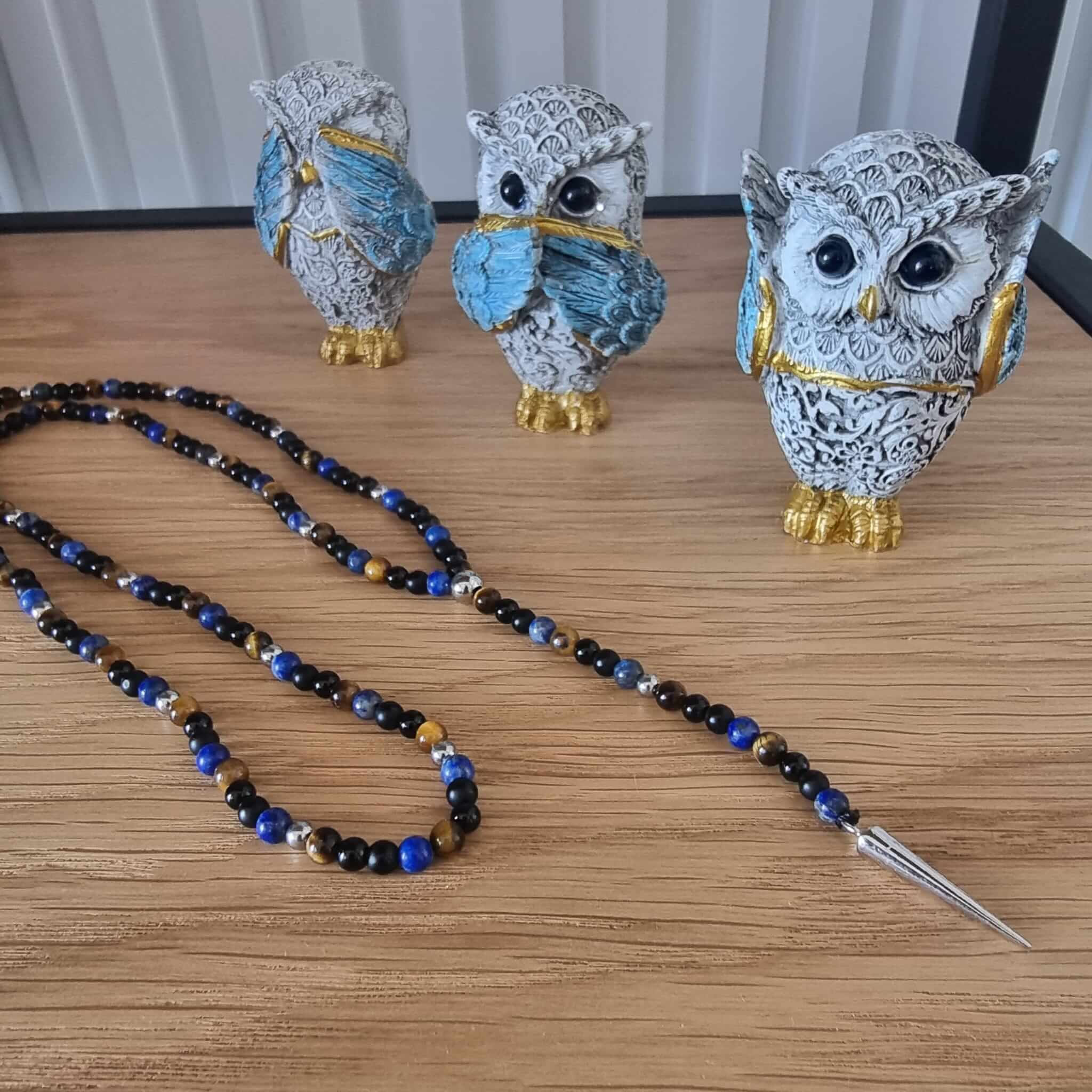 שרשרת חרוזים לגבר שחור מאלה