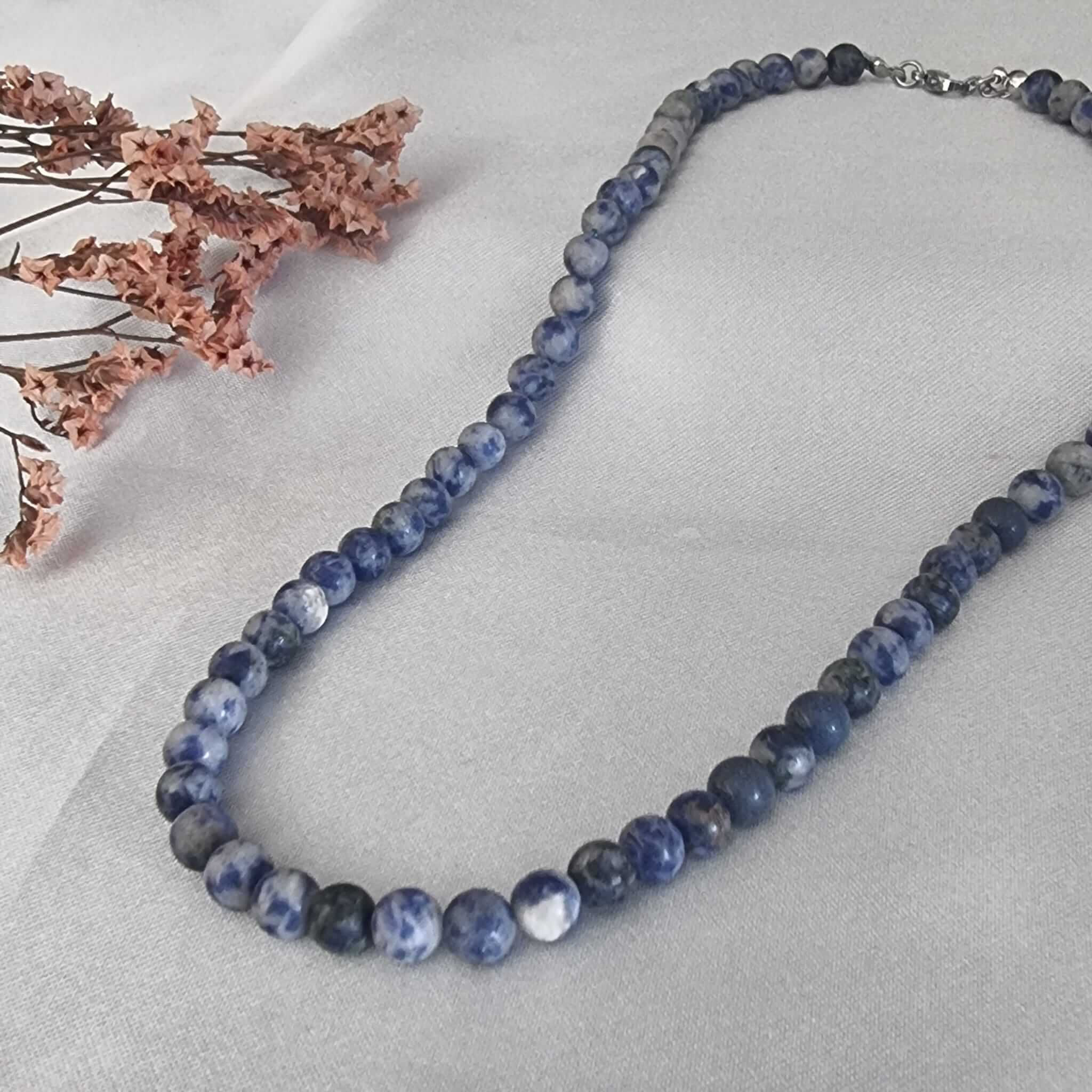 שרשרת לגבר חרוזים כחולים