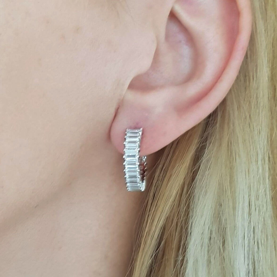 עגיל חישוק פתוח בשילוב אבני בגט