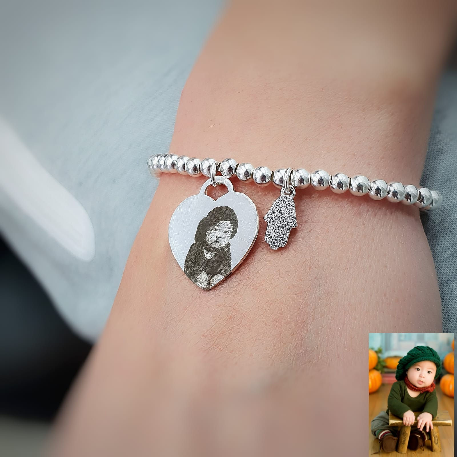 צמיד לב עם חריטה ותליון לב משובץ זהב