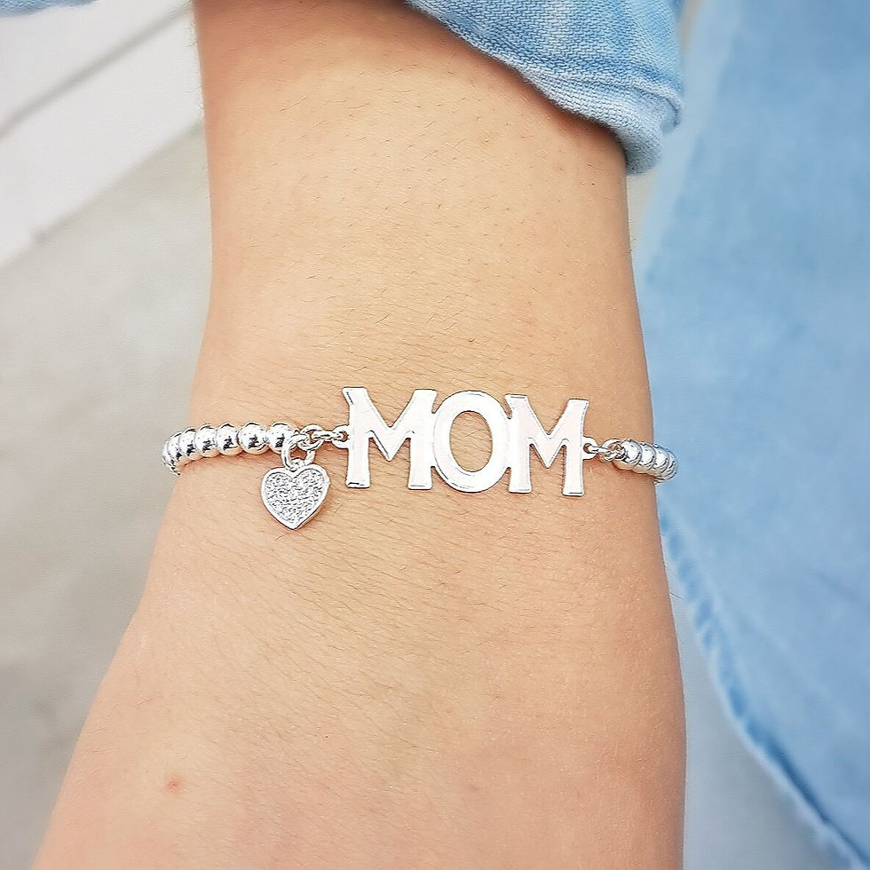 צמיד זהב אמא עם חרוזים ותליון לב משובץ