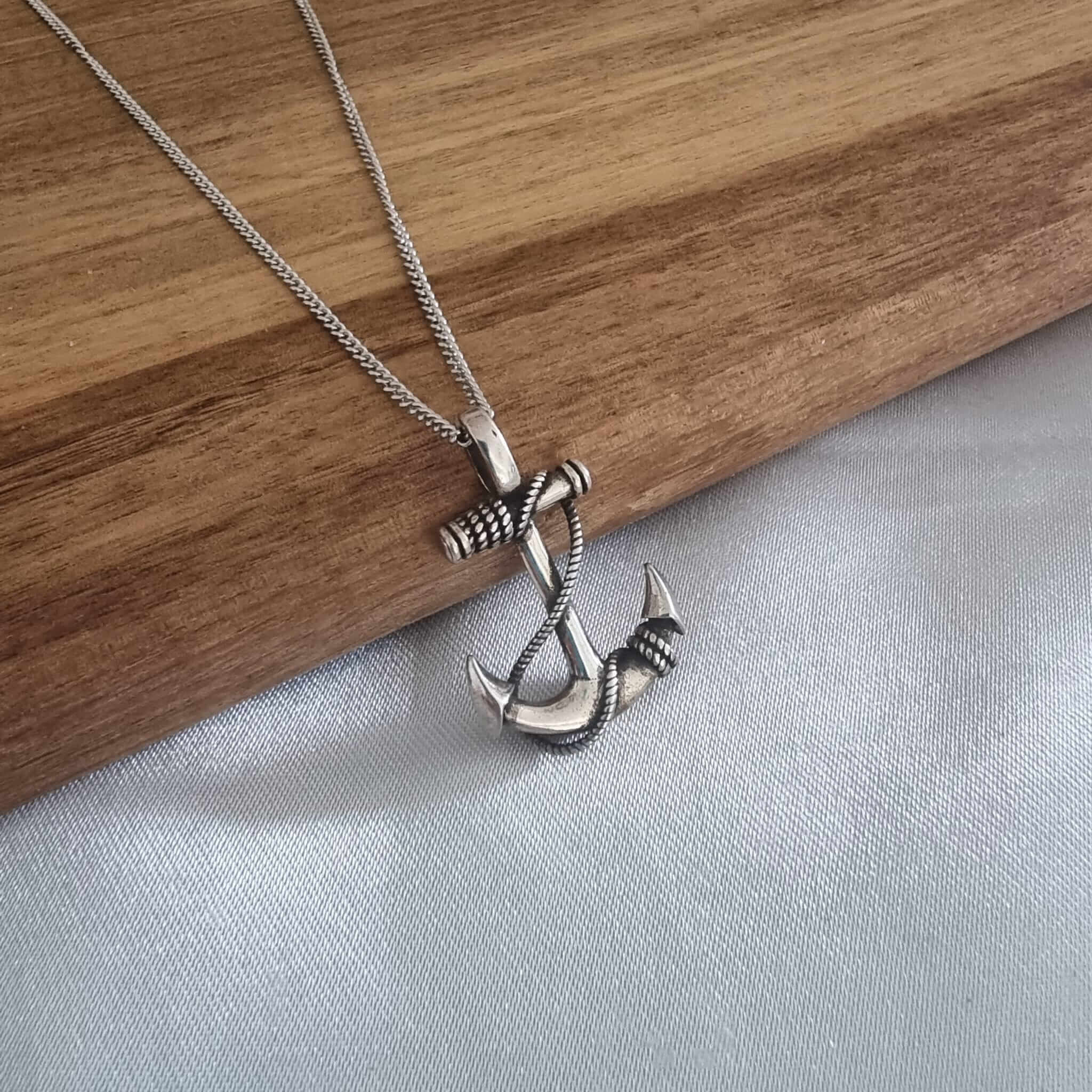 שרשרת לגבר עוגן