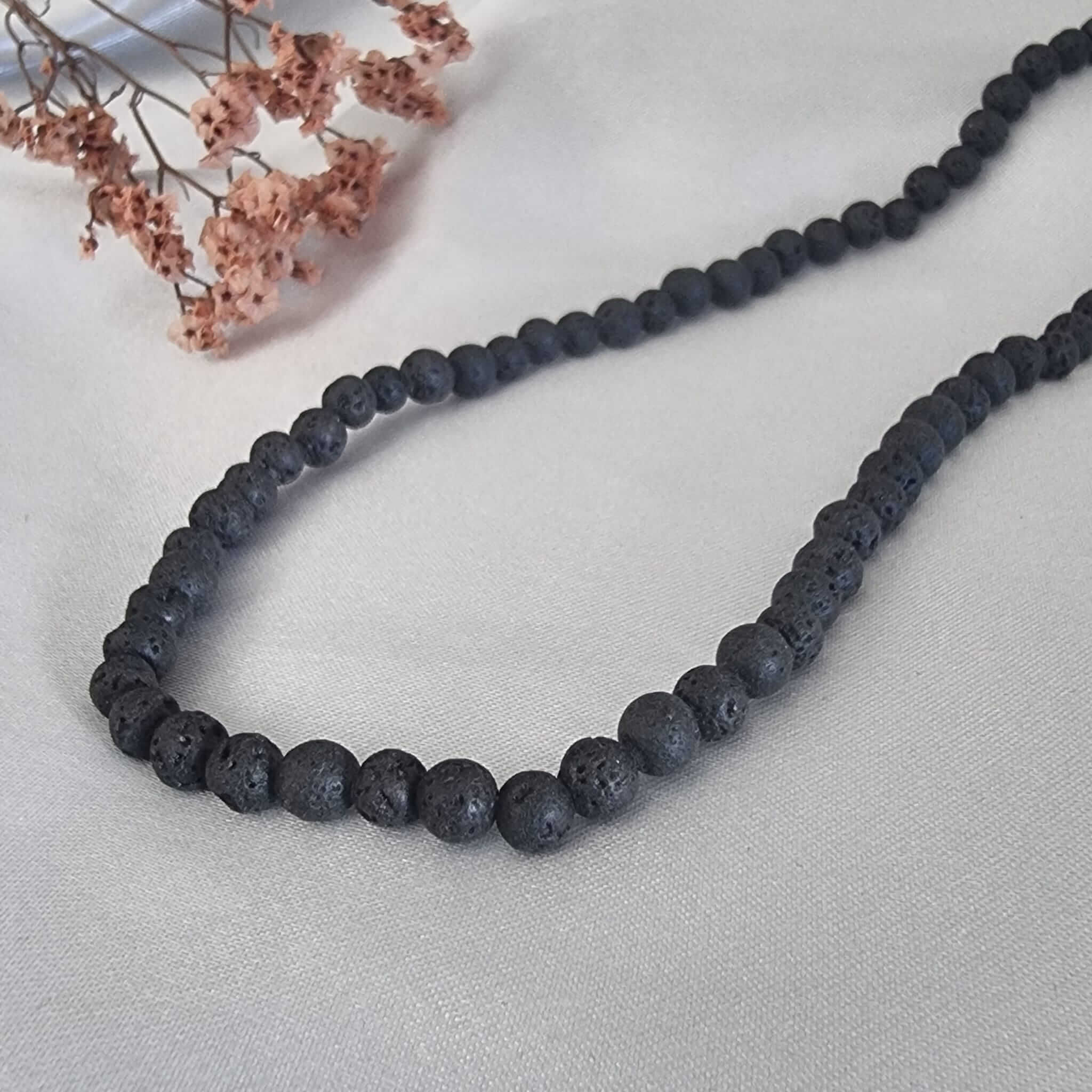 שרשרת חרוזים לגבר אבני לבה