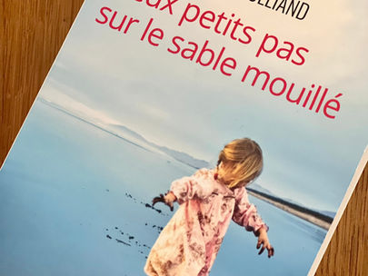 Deux petits pas sur le sable mouillé