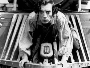 De ontspoorde trein van Buster Keaton raast nog voort