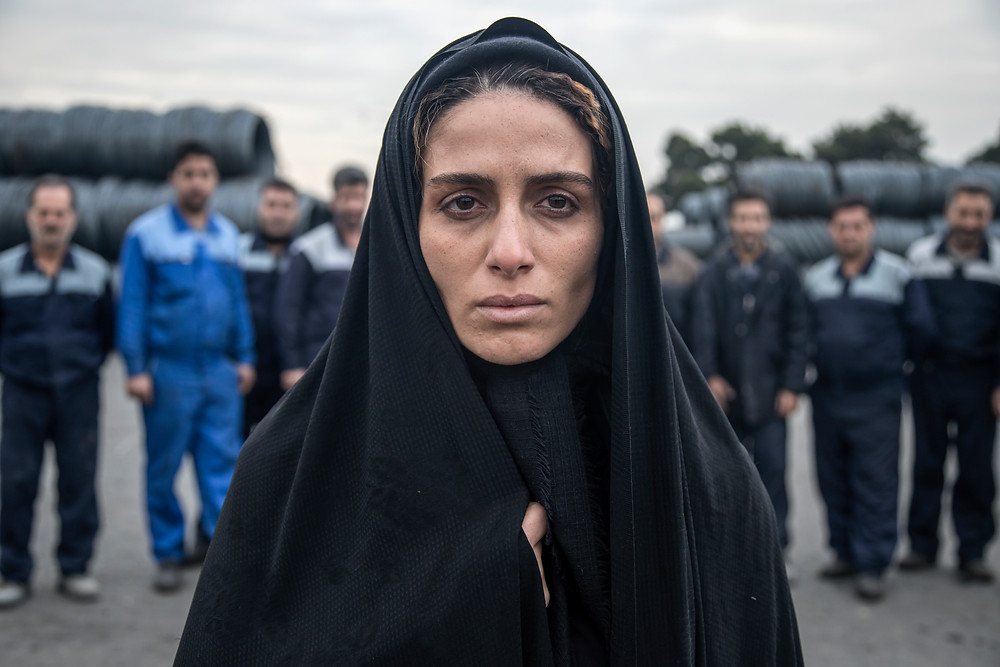 Raha Khodayari als de nagestaarde en vernederde Leila in 'Son-Mother'