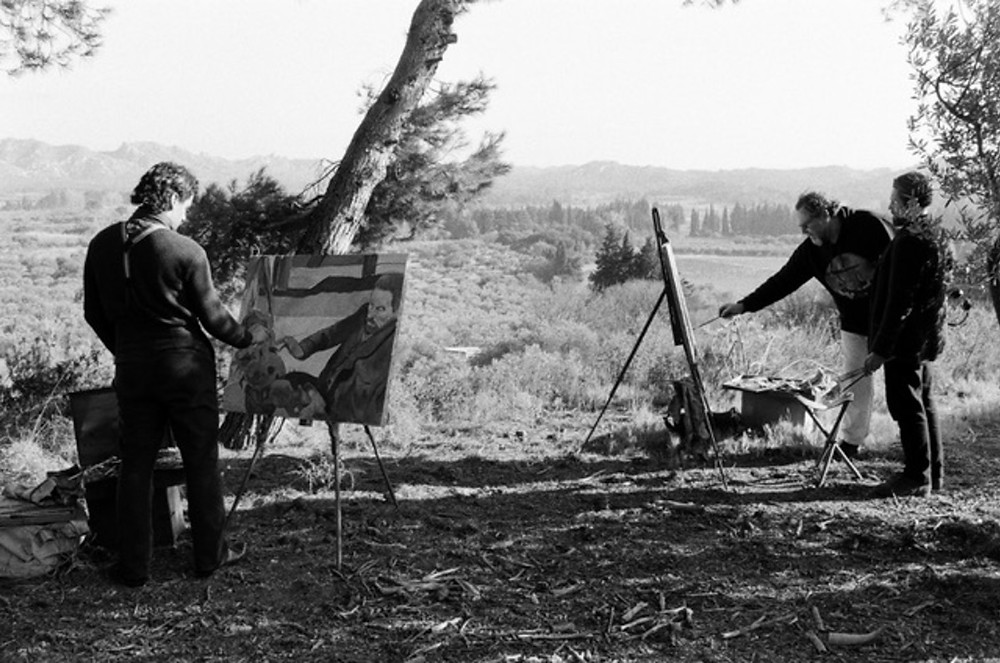 Julian Schnabel (m.) die Willem Dafoe (r.) leert schilderen