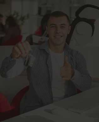 happy-young-man-holding-car-keys_edited.