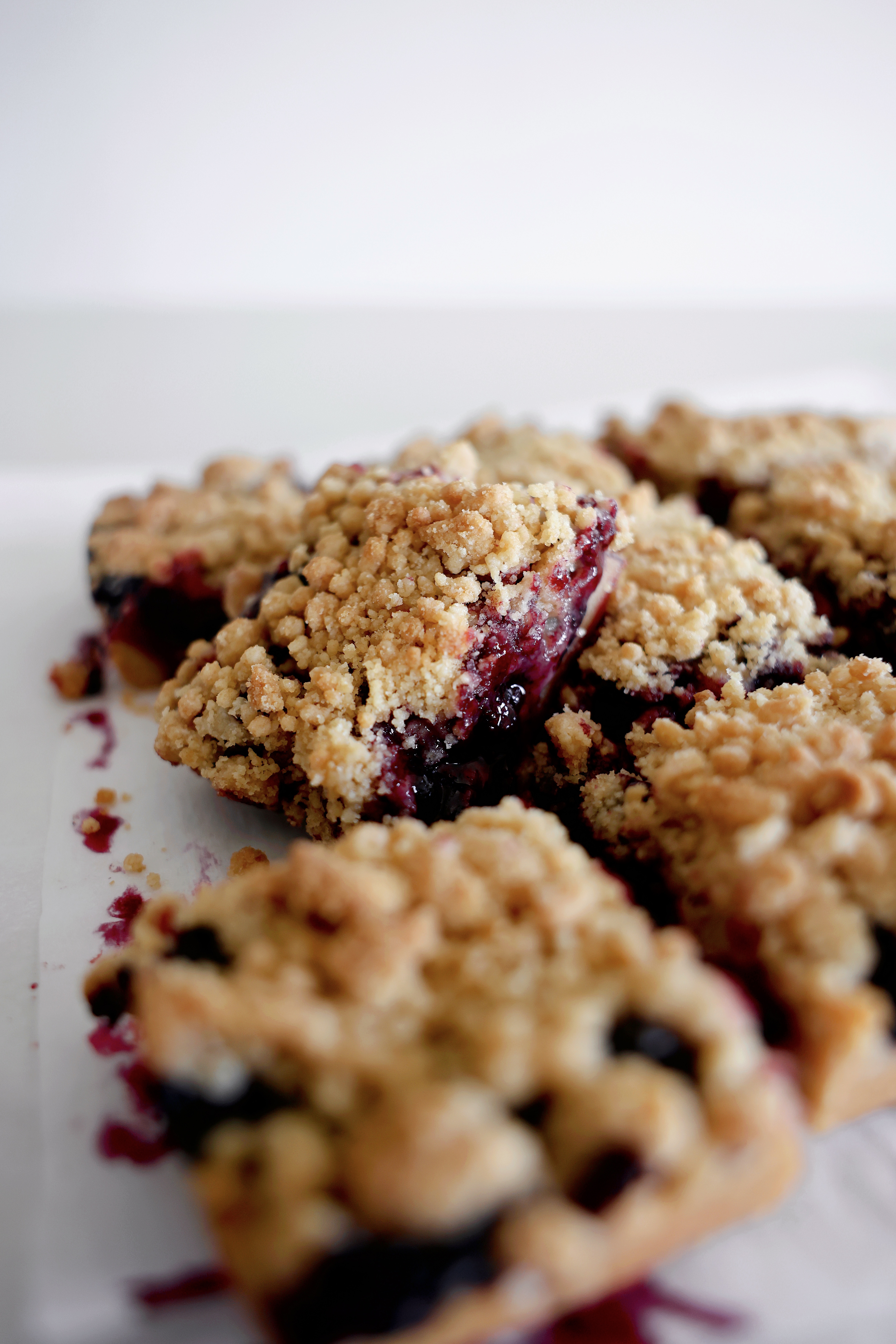 Blueberry Crumble Shortbread Bars